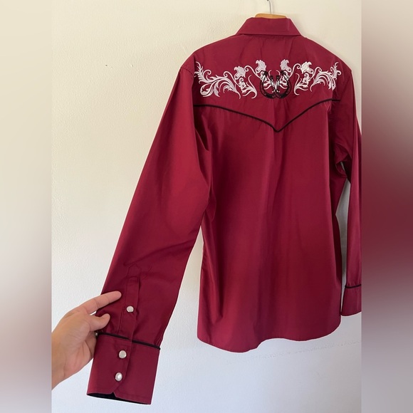 Patron Cito Maroon Floral & Horseshoe Embroidered Western Snap Button Shirt - Picture 8 of 11